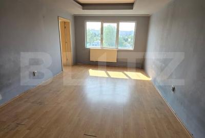 Apartament cu 2 camere semidecomandat, mobilat în Periferie