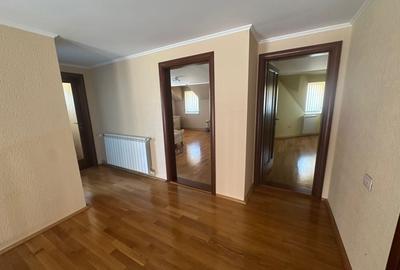 Casă individuală cu 6 camere cu Canalizare în Petrești - 10