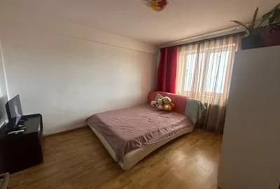 Apartament cu 2 camere semidecomandat în Podu Roș