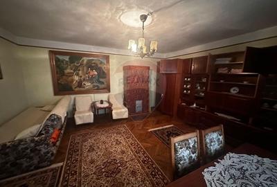 Casă cu 3 camere cu Teren 3440 Mp în Central - 11