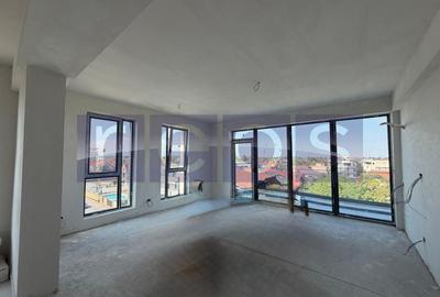 Apartament cu 4 camere, mobilat în Central