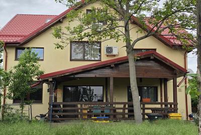 Casă cu 4 camere cu Teren 400 Mp în Olteni