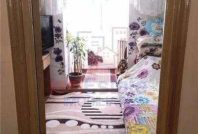 Apartament cu 3 camere decomandat în Nicolina