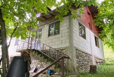 Casă cu 3 camere în Slatina
