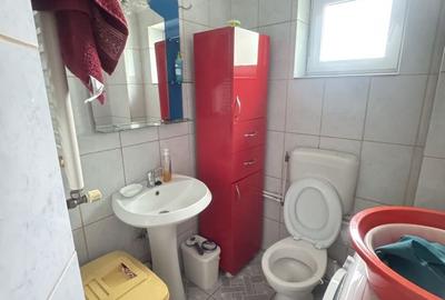 Casă individuală cu 6 camere cu Canalizare în Km 5 - 10