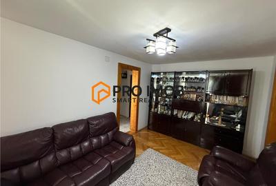 Apartament cu 4 camere semidecomandat, mobilat în Micro 5