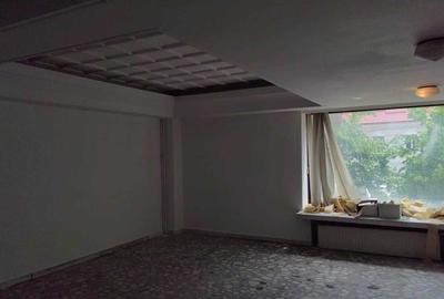 Spațiu comercial, de 200 mp, în Central
