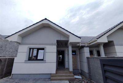 Duplex cu 3 camere cu Canalizare în Moșnița Veche - 1