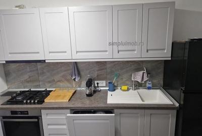 Apartament cu 3 camere decomandat, mobilat în Tei