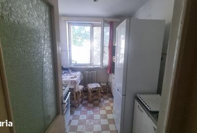 Apartament cu 3 camere semidecomandat în Rogerius
