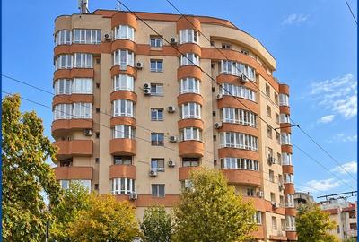 Apartament cu 4 camere decomandat în Calea Călărașilor