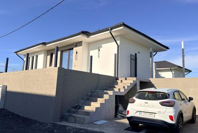 Casă cu 4 camere cu Canalizare în Broscărie - 3