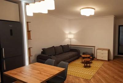 Apartament cu 3 camere semidecomandat, mobilat în Pipera