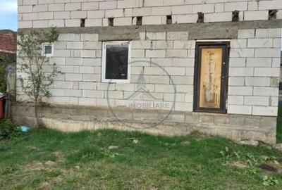Casă cu 3 camere în Domnești
