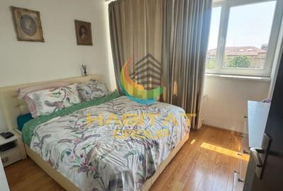 Apartament cu 3 camere semidecomandat, mobilat în P-ța Victoriei