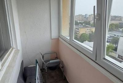 Apartament cu 4 camere decomandat în Micro 15