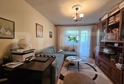 Apartament cu 2 camere semidecomandat, mobilat în Podul de Piatră