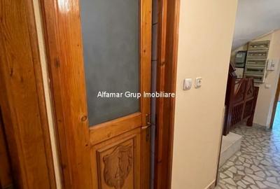 Casă cu 7 camere cu Canalizare în 13 Septembrie - 16