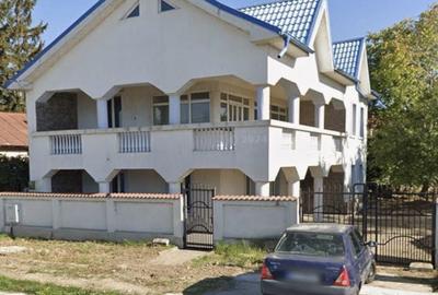 Casă cu 4 camere în Curtișoara