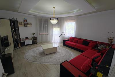 Apartament cu 4 camere decomandat în Central