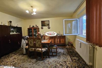 Casă cu 7 camere decomandat cu Teren 200 Mp în Lupeni