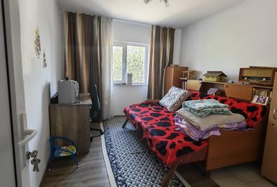 Casă cu 9 camere cu Teren 1500 Mp în Popricani