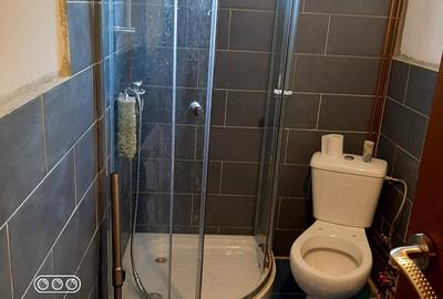 Casă cu 5 camere cu Canalizare în Giulești - 2