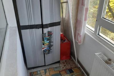 Apartament cu 2 camere semidecomandat în Craiovei