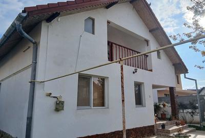 Casă cu Teren 300 Mp în Preajba