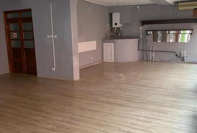 Spațiu comercial, de 120 mp, în Petros
