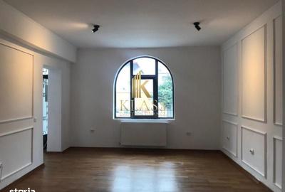 Casă cu 4 camere în Aviatorilor
