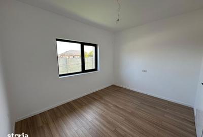 Casă cu 4 camere cu Teren 520 Mp în Domnești - 1