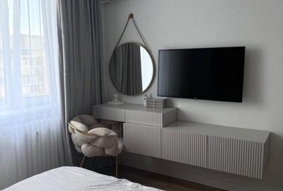 Apartament cu 3 camere decomandat în Tineretului