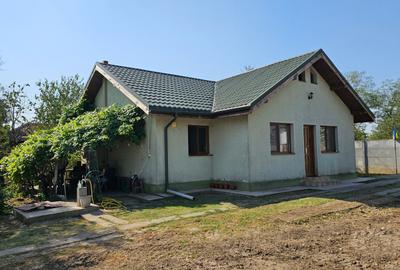 Casă cu 3 camere cu Teren 1509 Mp în Buciumeni