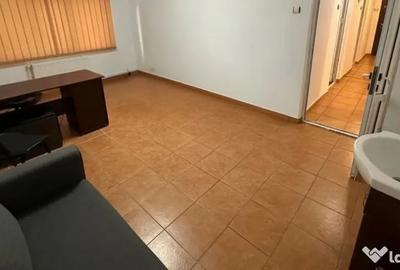 Apartament cu 4 camere decomandat în E3