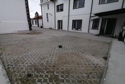 Apartament cu 3 camere decomandat în Turnișor