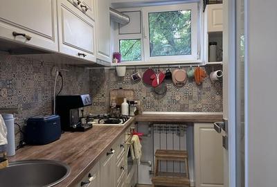 Apartament cu 3 camere semidecomandat în Pantelimon