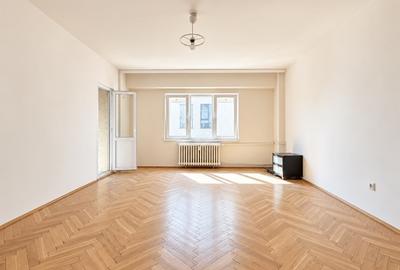 Apartament cu 3 camere decomandat în Lipovei