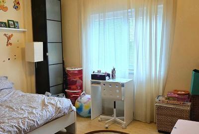 Apartament cu 3 camere decomandat în Cantacuzino