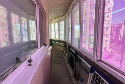 Apartament cu 3 camere semidecomandat în Victoriei