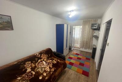 Apartament cu 2 camere semidecomandat în Podu Roș