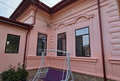 Casă individuală cu 3 camere cu Canalizare în Central - 1