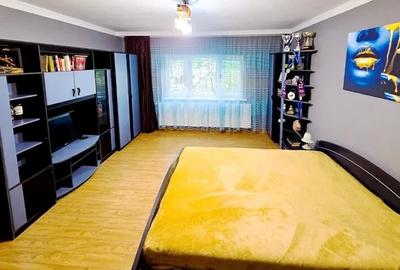 Apartament cu 4 camere decomandat, mobilat în Brâncoveanu