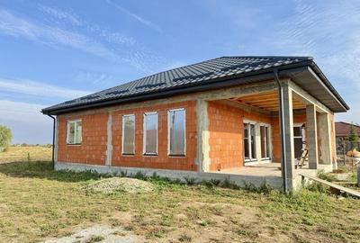 Casă cu 4 camere decomandat în Cionchești