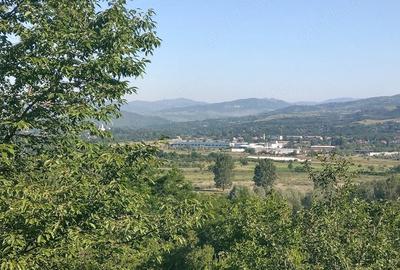 Casă cu 2 camere cu Teren 8421 Mp în Măgura