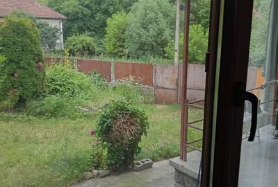 Casă cu 3 camere decomandat în Florești