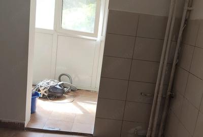 Apartament cu 3 camere semidecomandat în Liviu Rebreanu