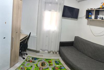Apartament cu 3 camere semidecomandat în Gara