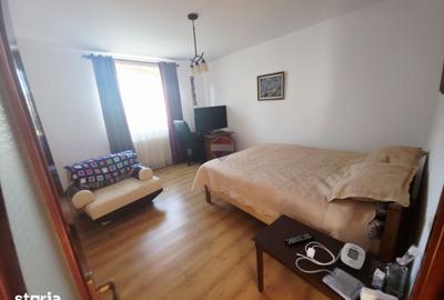 Casă cu 5 camere cu Teren 1779 Mp în Dumbrava
