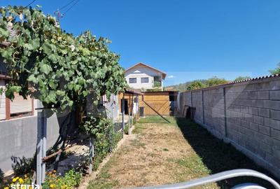 Casă cu 2 camere cu Teren 480 Mp în Bonț